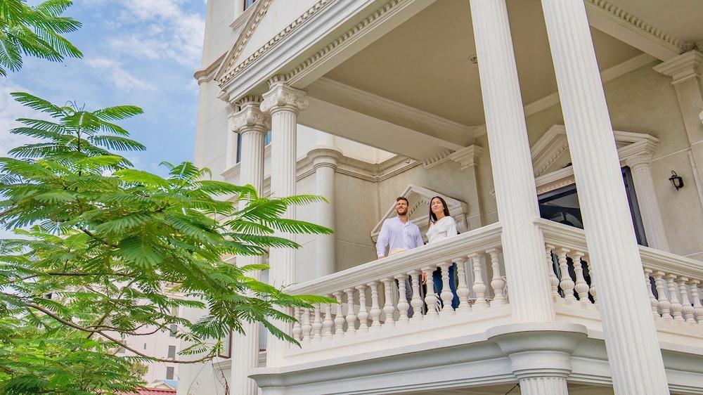 White Mansion 白色公馆 Hotel Phnom-Penh Buitenkant foto